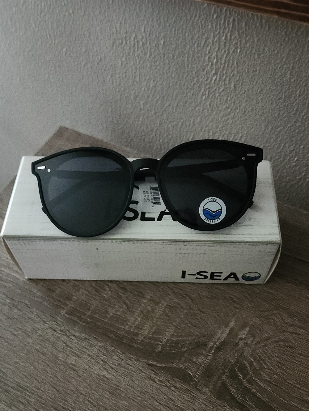 I-Sea Black Round Sunglasses with Dark Lenses